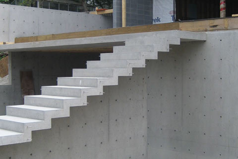 Slabless sawtooth stair
