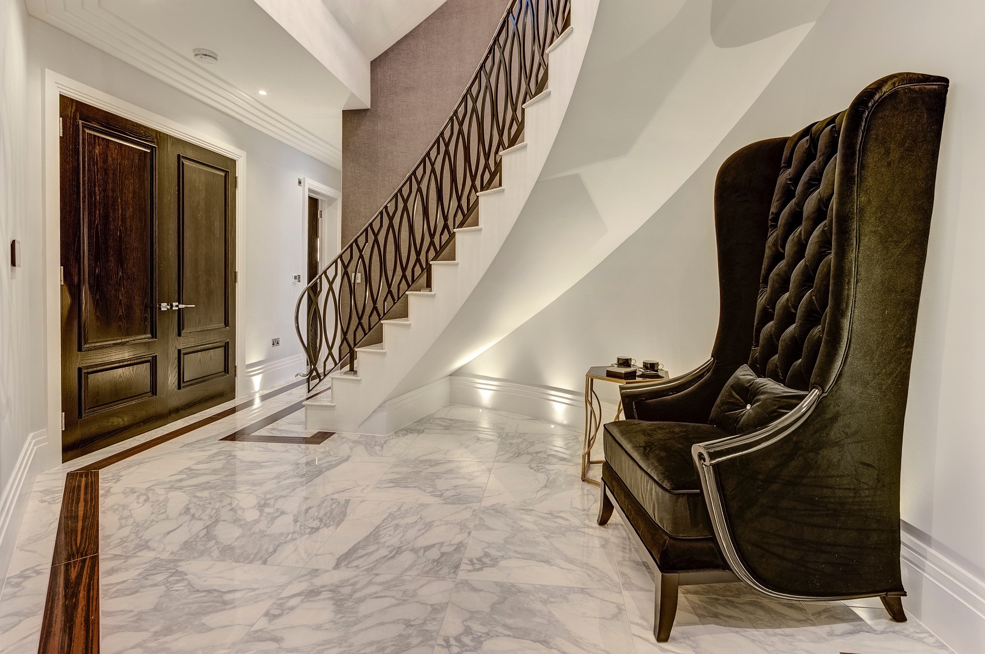 London Road, Shenley - Luxury Property Curved Staircase